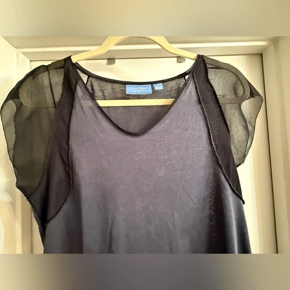 Simply Vera Vera Wang  small black shirt